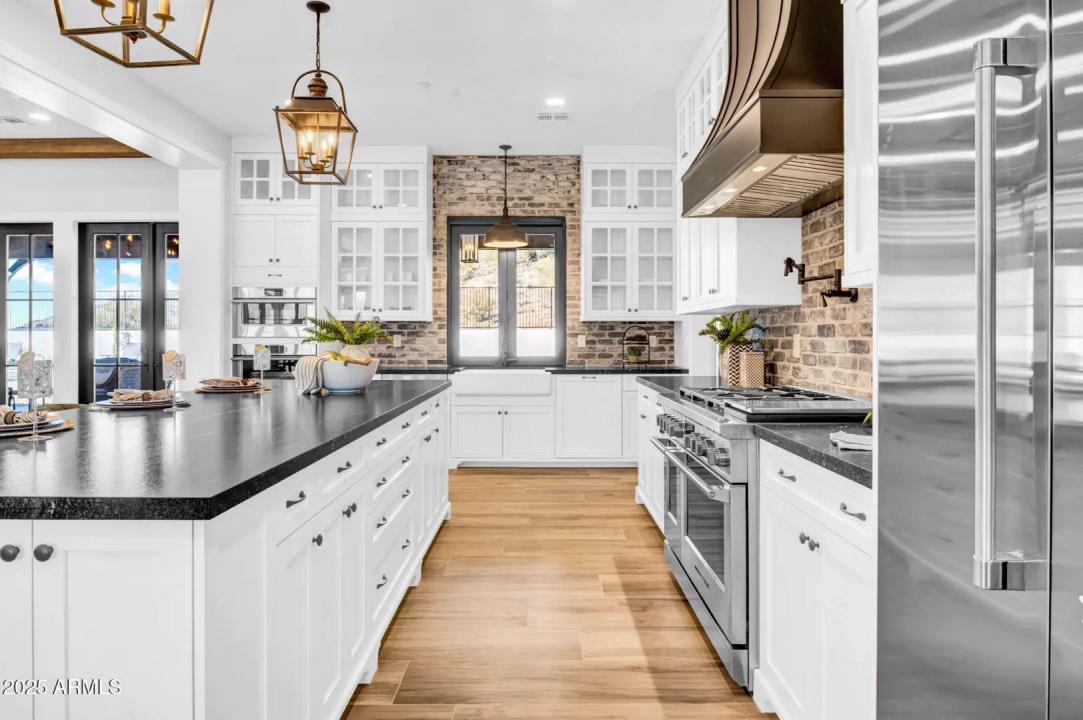 Real Estate Picture 14