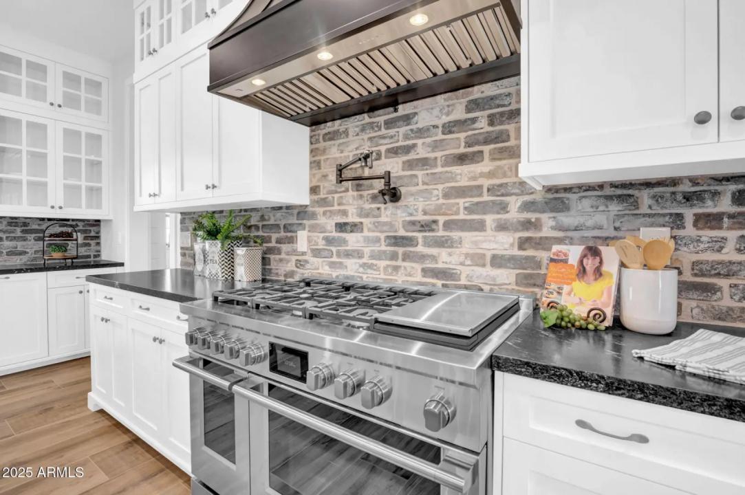 Real Estate Picture 15