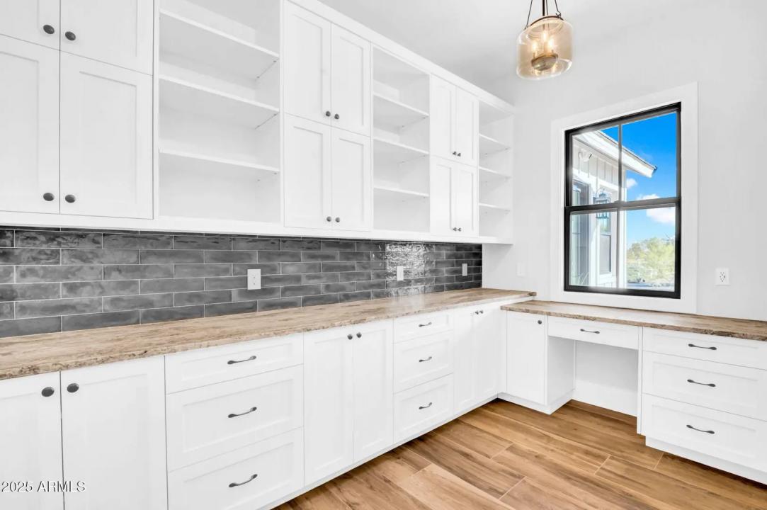 Real Estate Picture 23