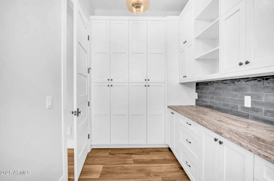 Real Estate Picture 24