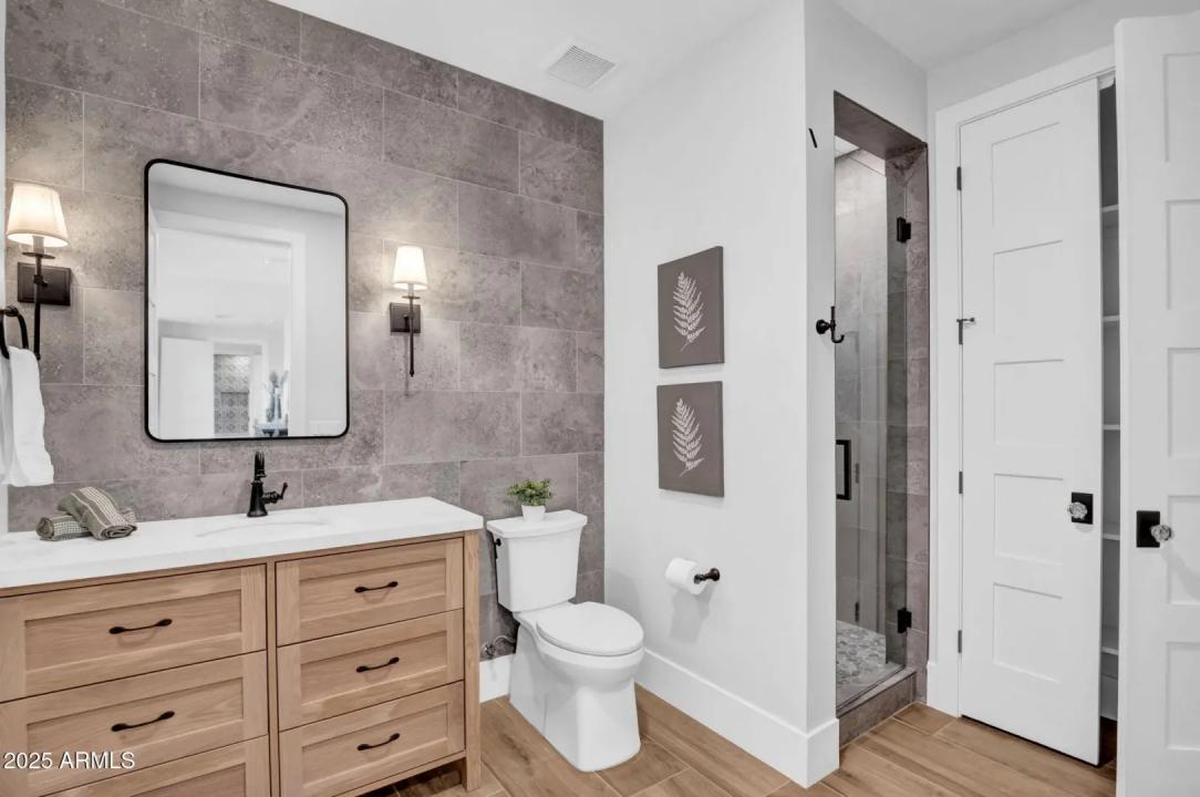 Real Estate Picture 50