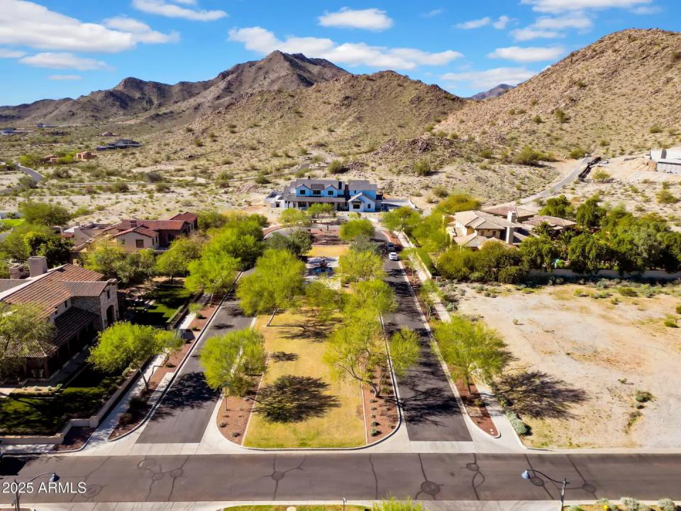 Real Estate Picture 90