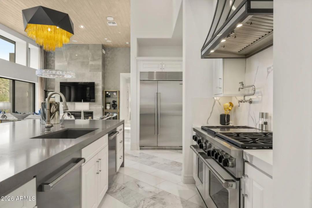 Real Estate Picture 24