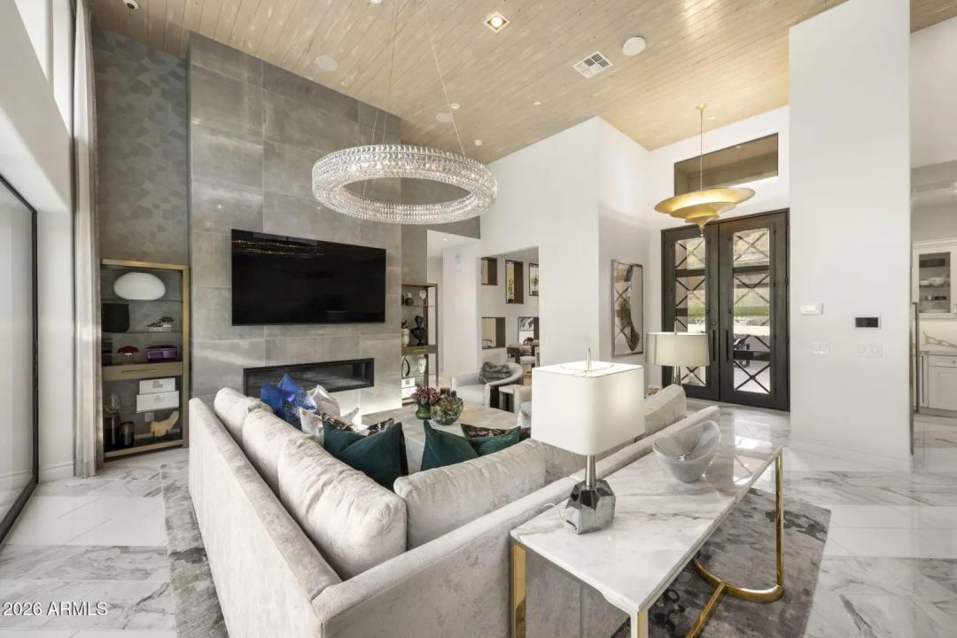 Real Estate Picture 16