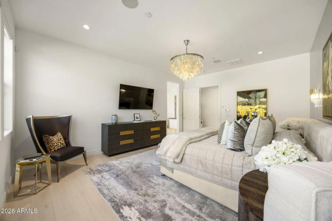 Real Estate Picture 33