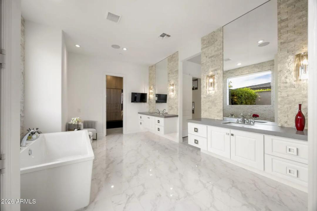 Real Estate Picture 38