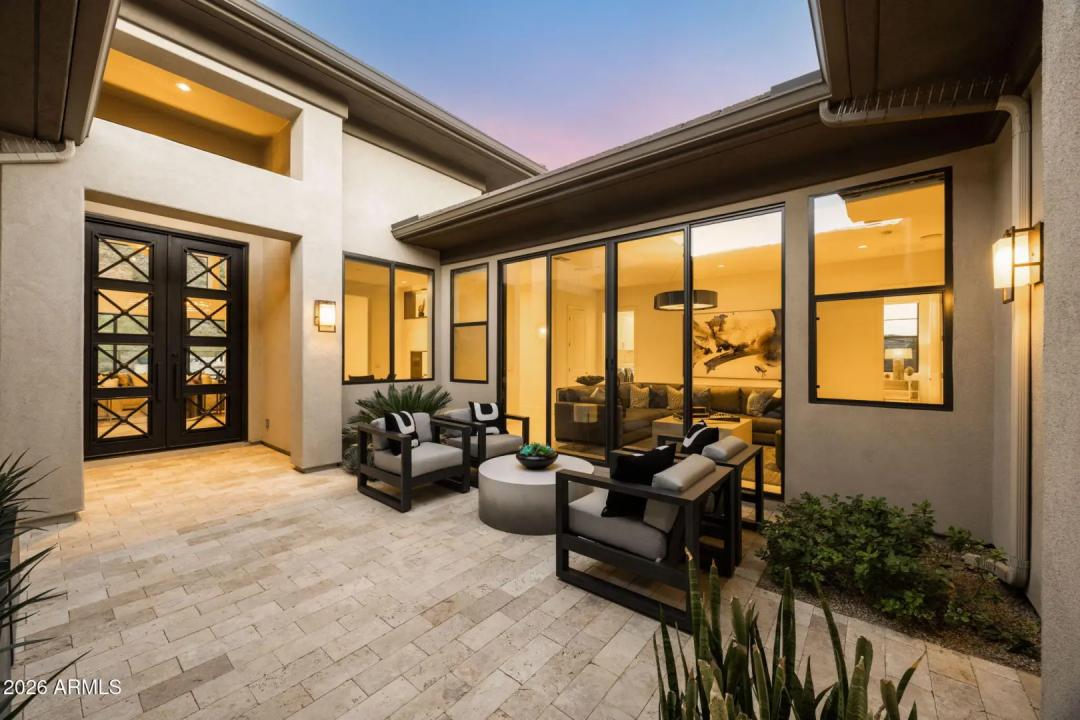 Real Estate Picture 4