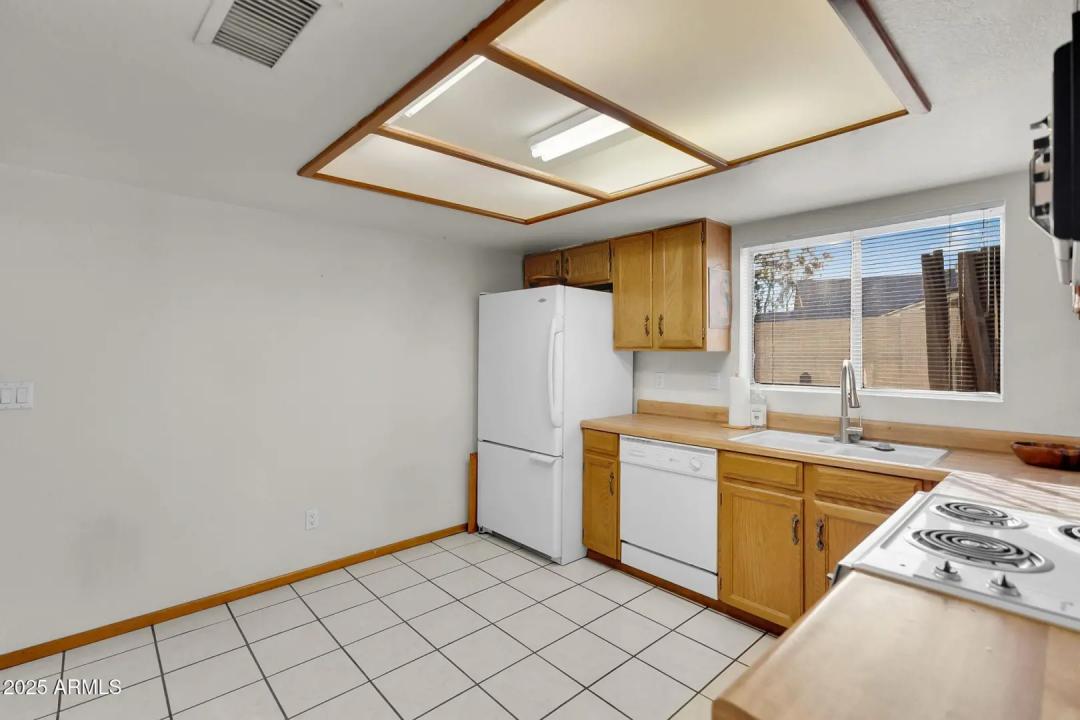 Real Estate Picture 3