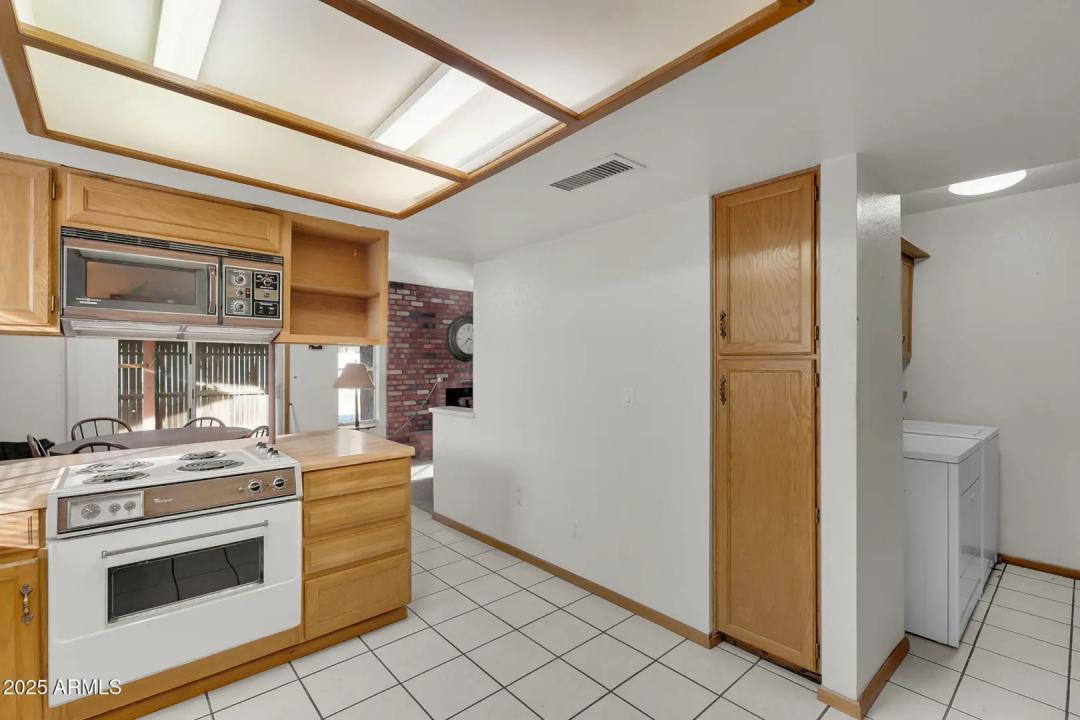 Real Estate Picture 12