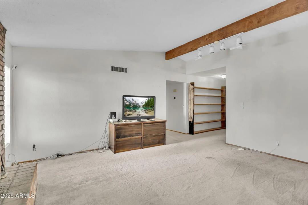 Real Estate Picture 9