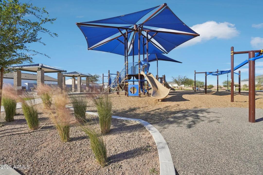 Real Estate Picture 5