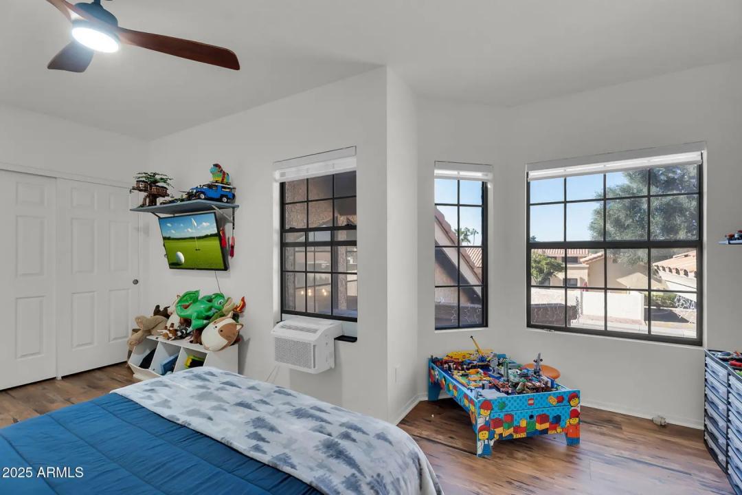 Real Estate Picture 14