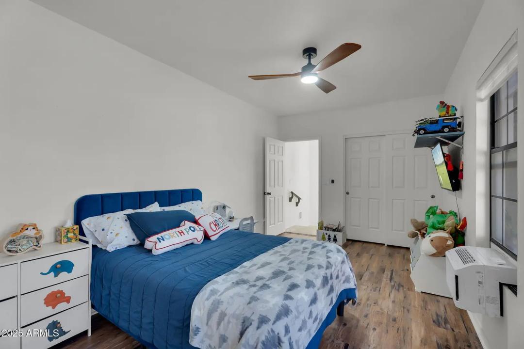 Real Estate Picture 12