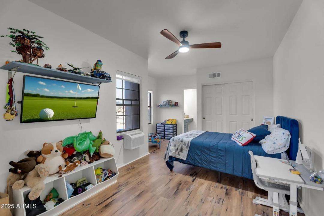 Real Estate Picture 13