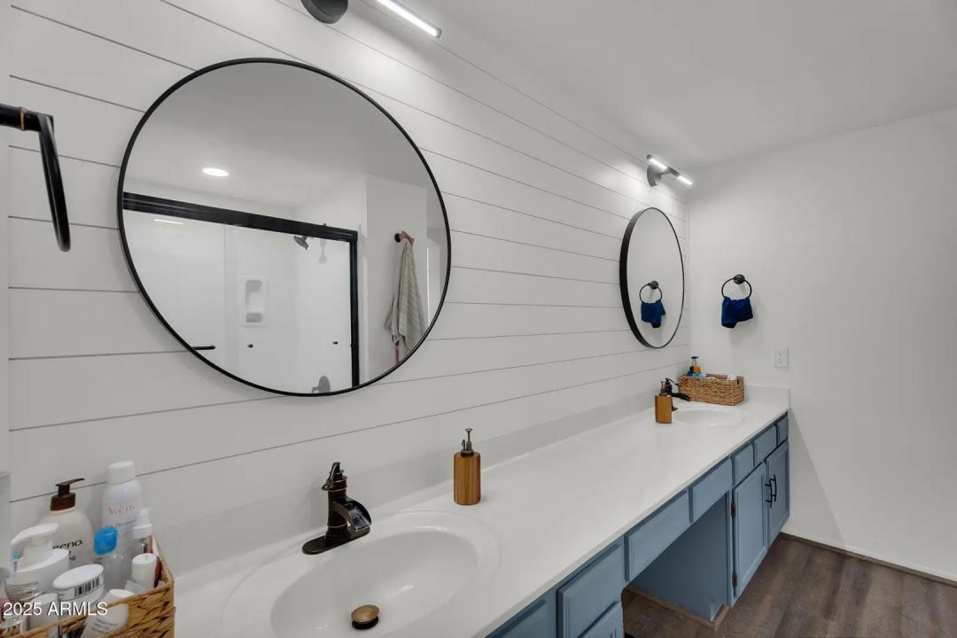 Real Estate Picture 9