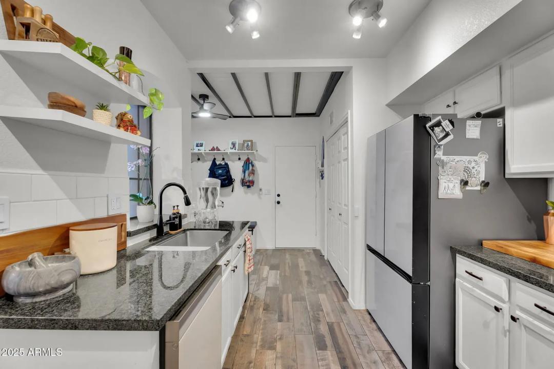 Real Estate Picture 24