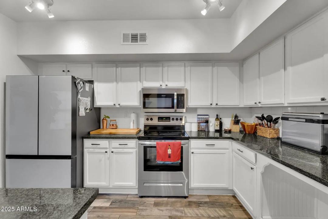 Real Estate Picture 23