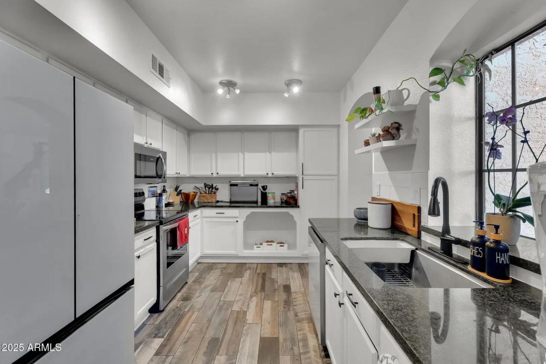 Real Estate Picture 25