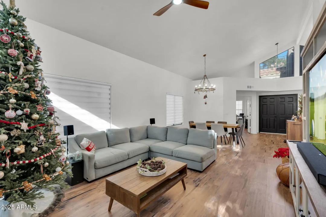 Real Estate Picture 3