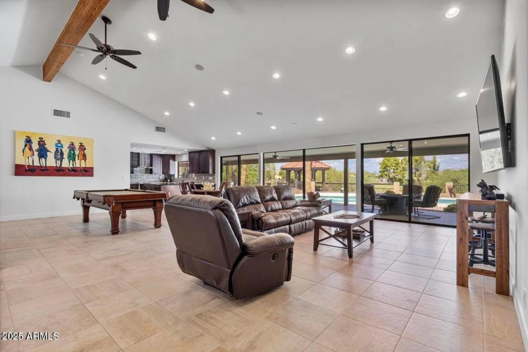 Real Estate Picture 3