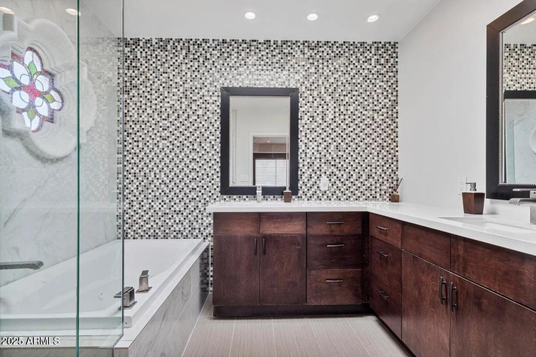 Real Estate Picture 14