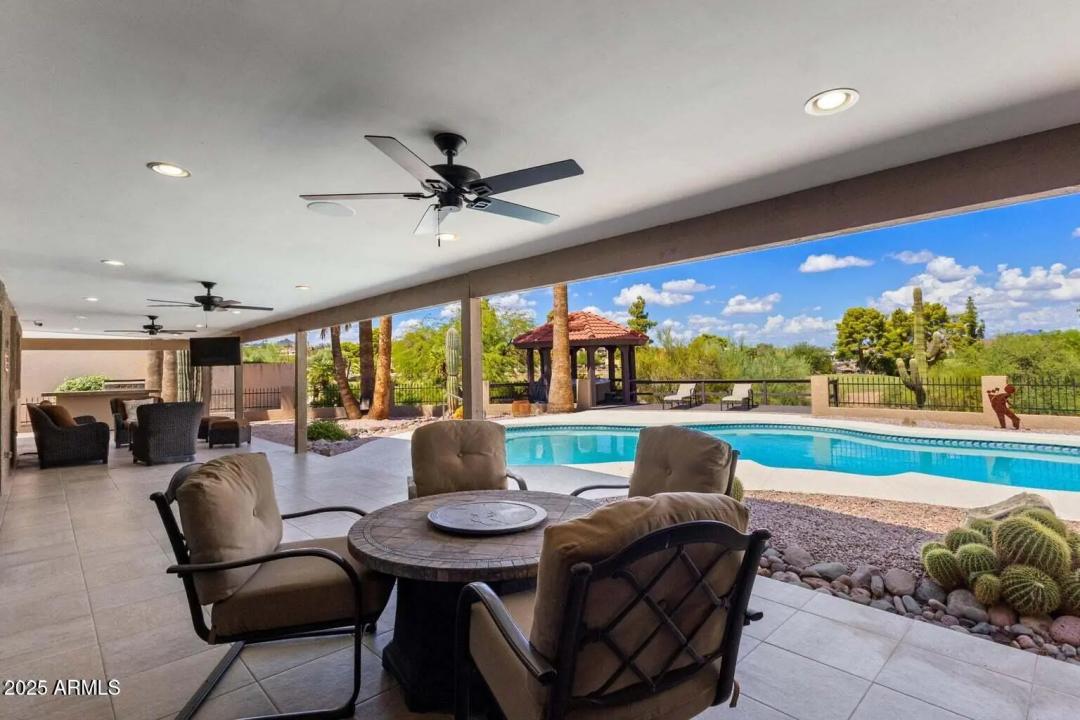 Real Estate Picture 11