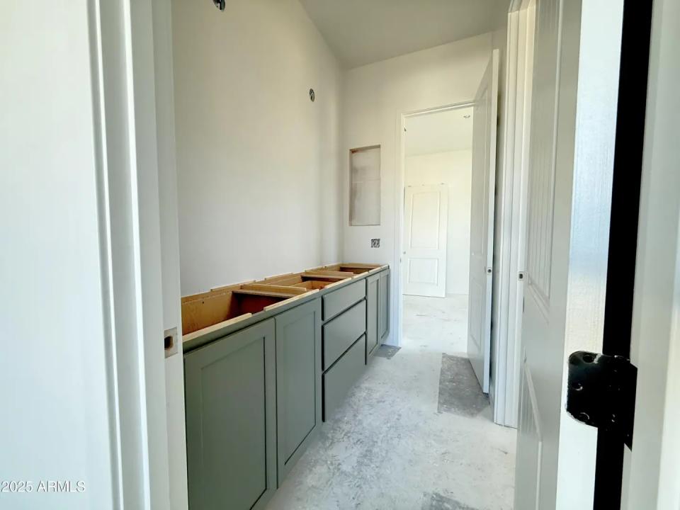 Real Estate Picture 5