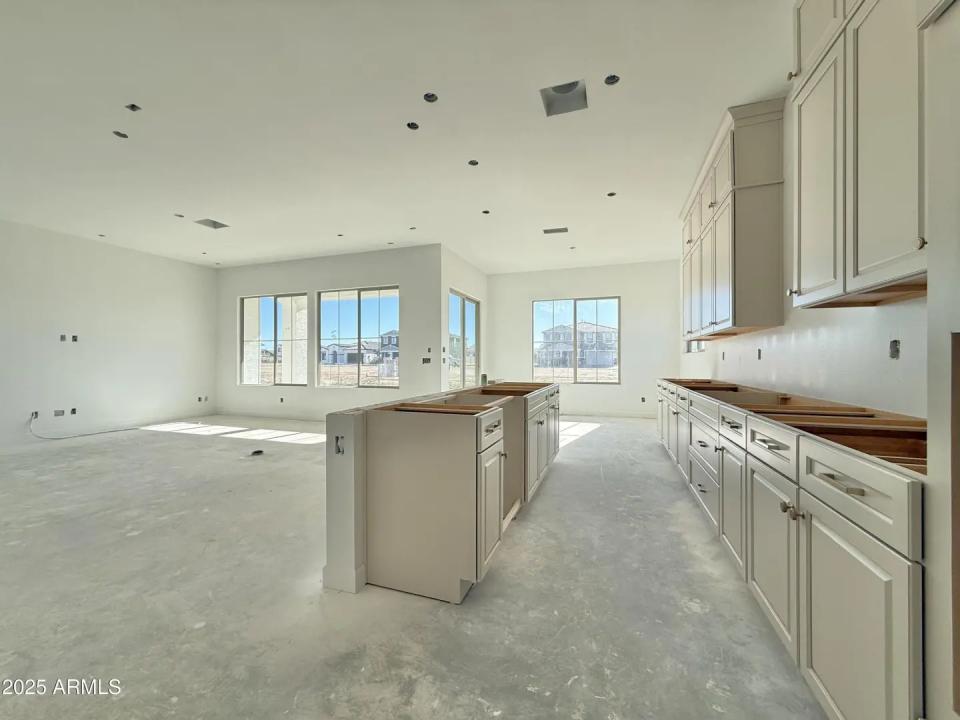 Real Estate Picture 11