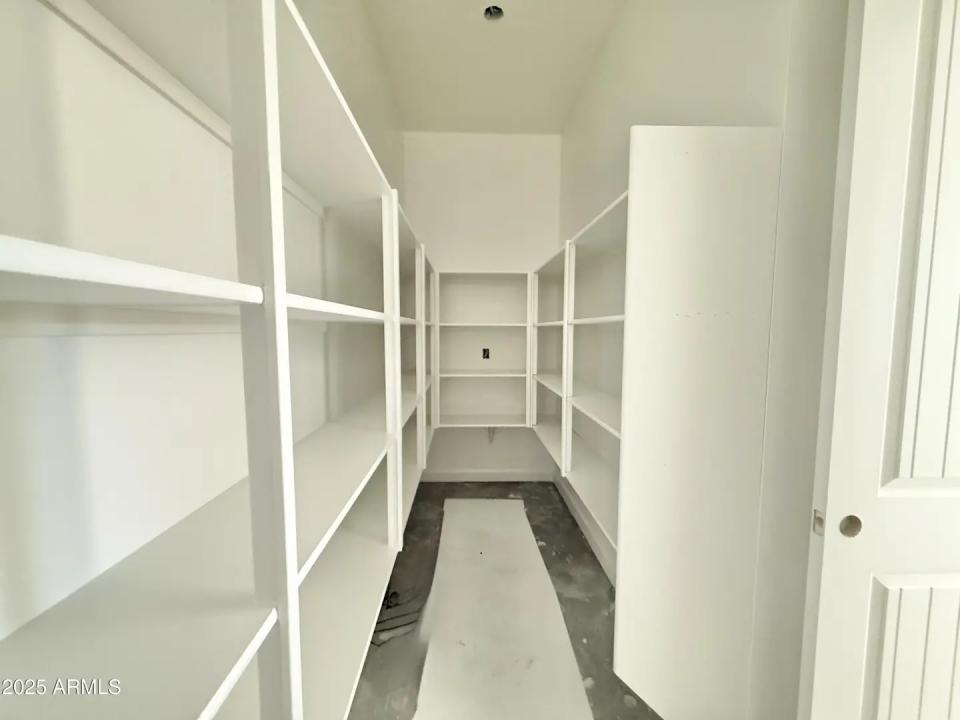 Real Estate Picture 16