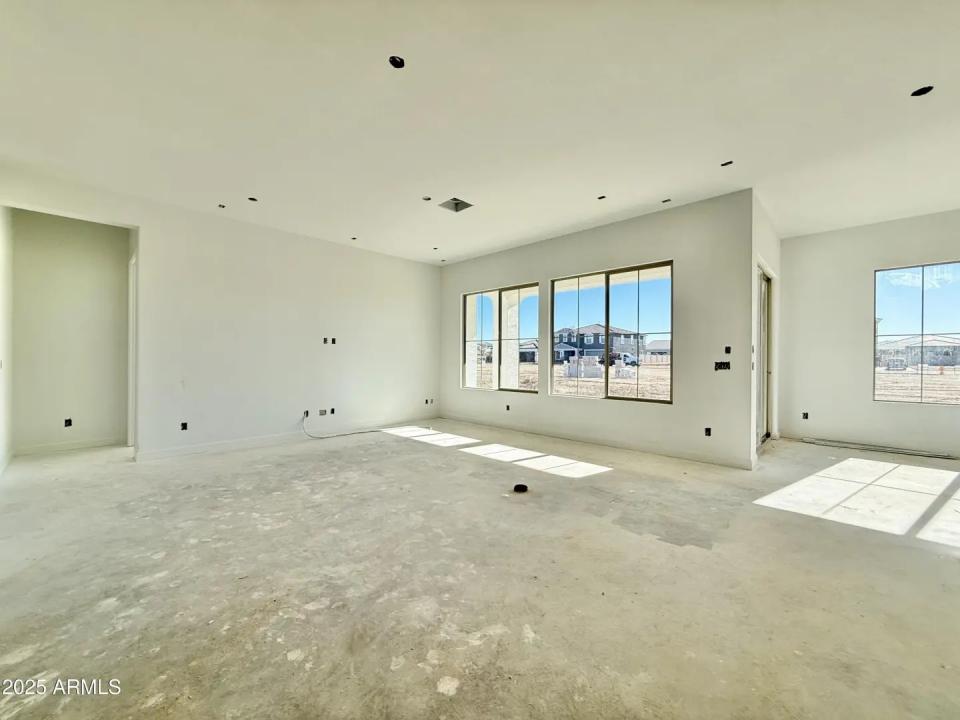 Real Estate Picture 17