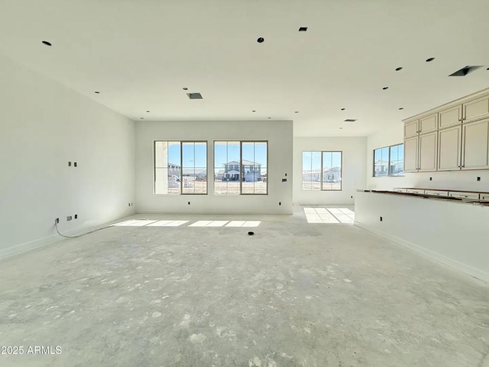 Real Estate Picture 18