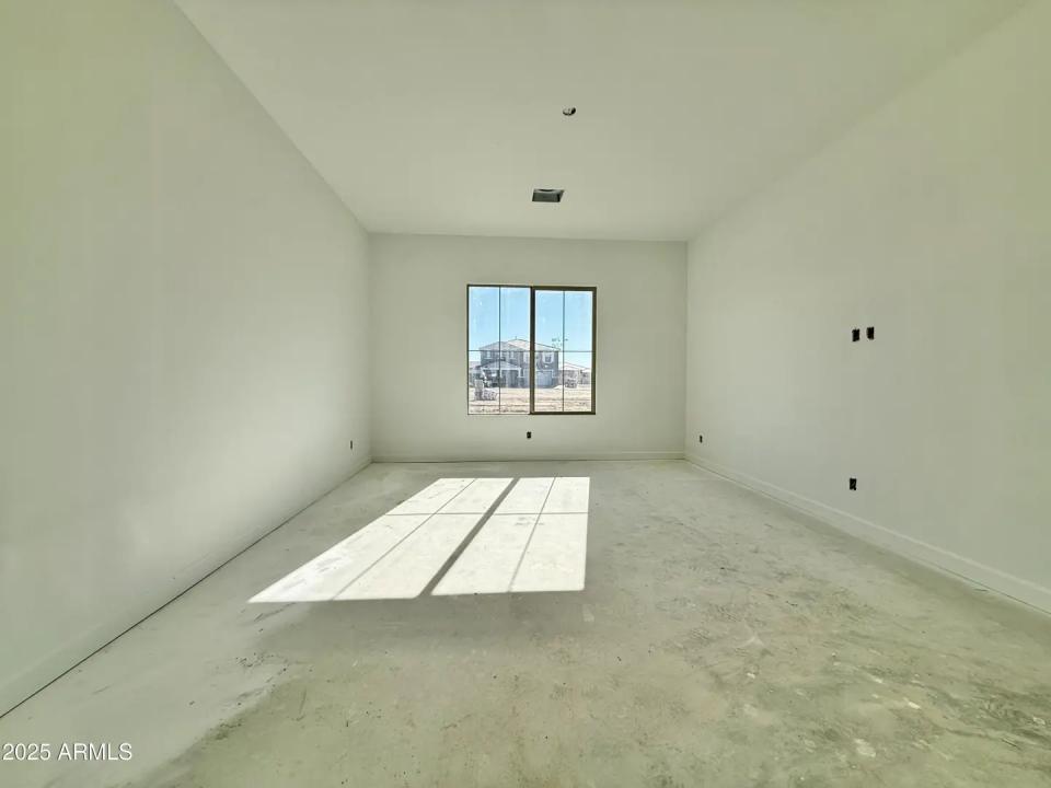 Real Estate Picture 21