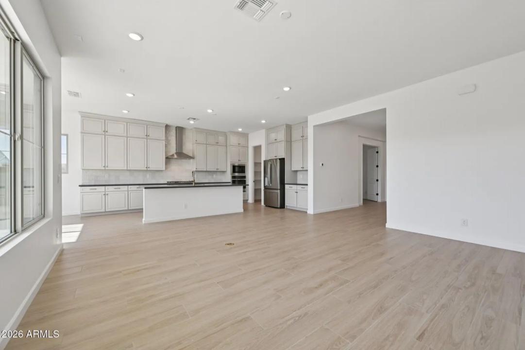 Real Estate Picture 8