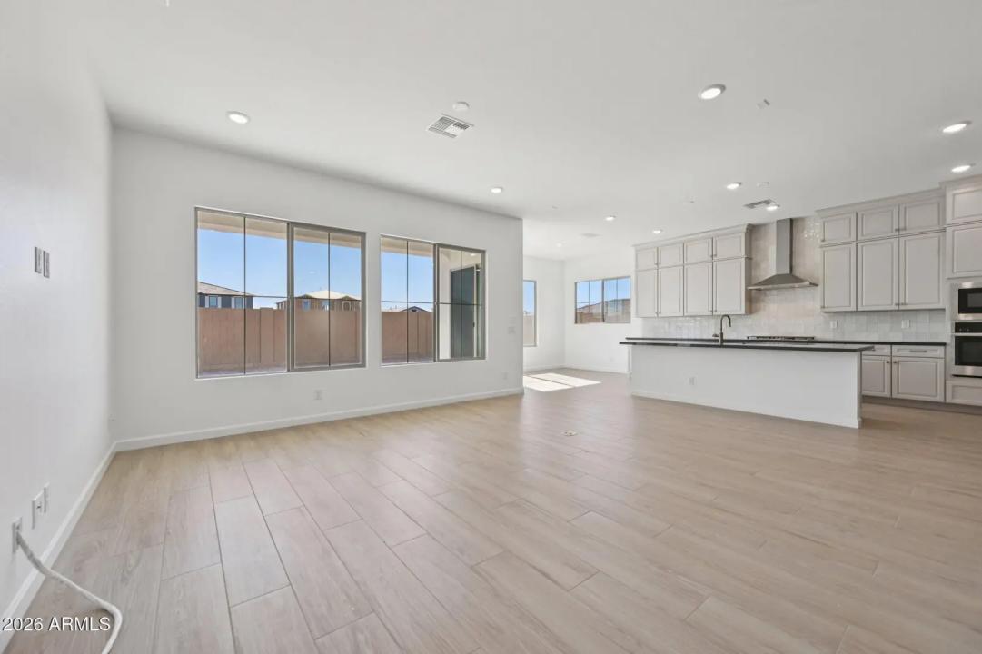 Real Estate Picture 9