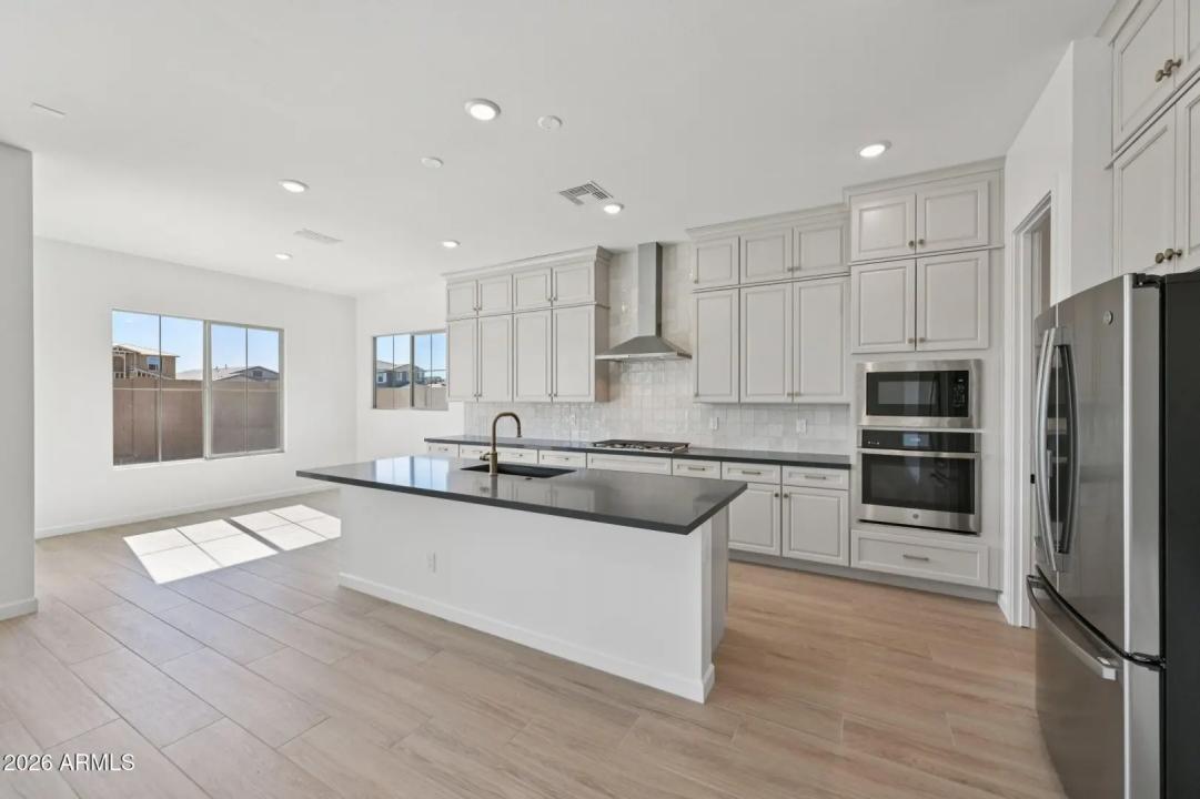 Real Estate Picture 10