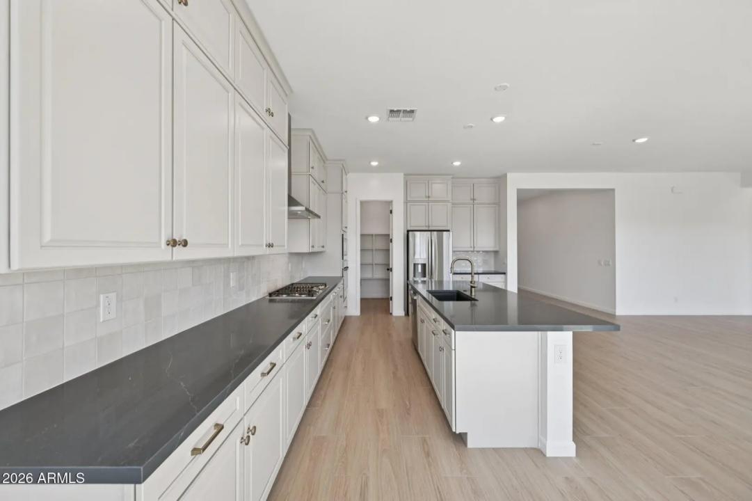 Real Estate Picture 14