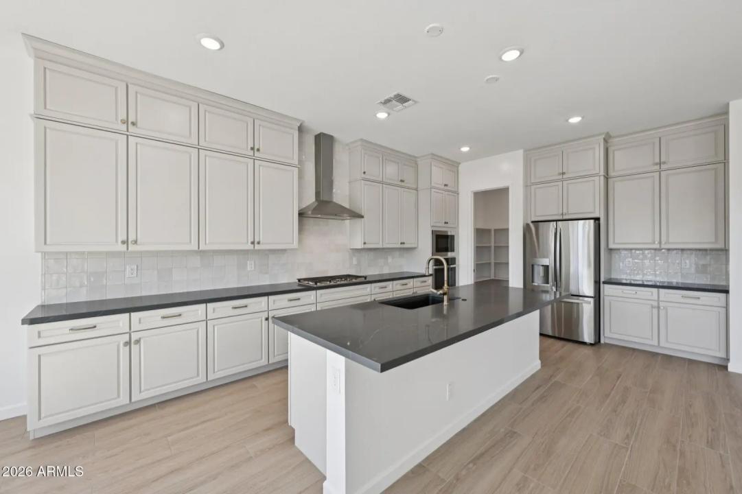 Real Estate Picture 15