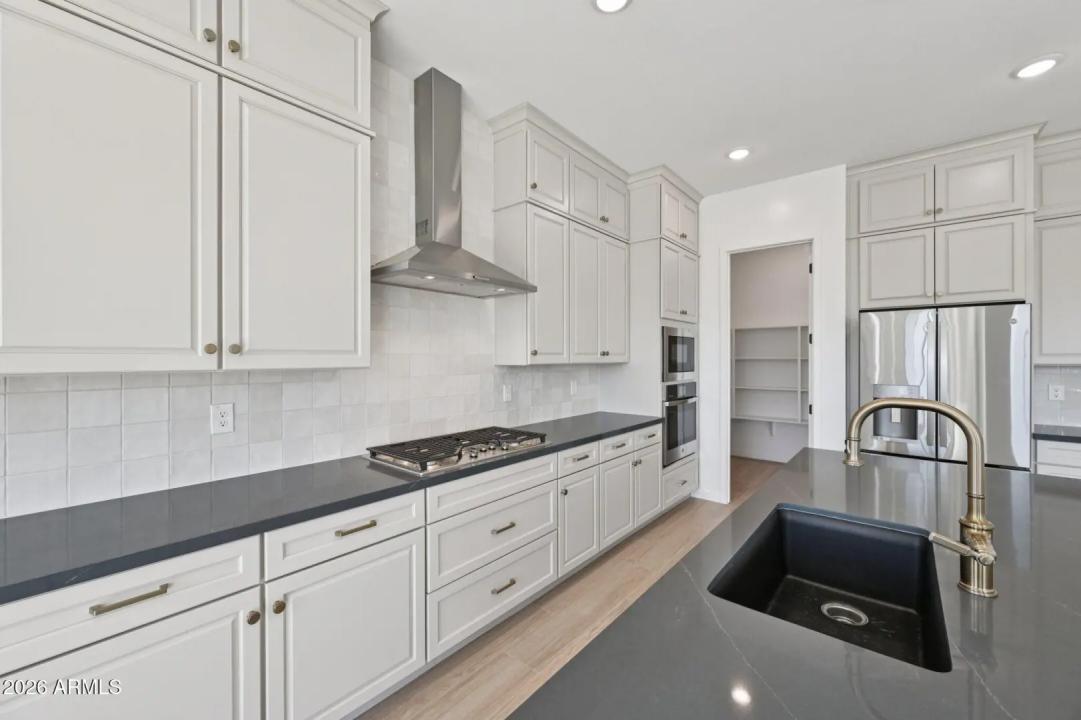 Real Estate Picture 16