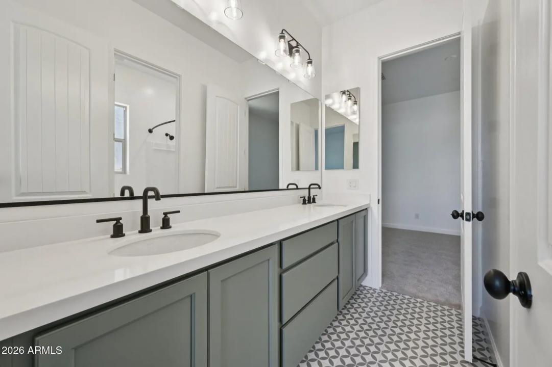 Real Estate Picture 24