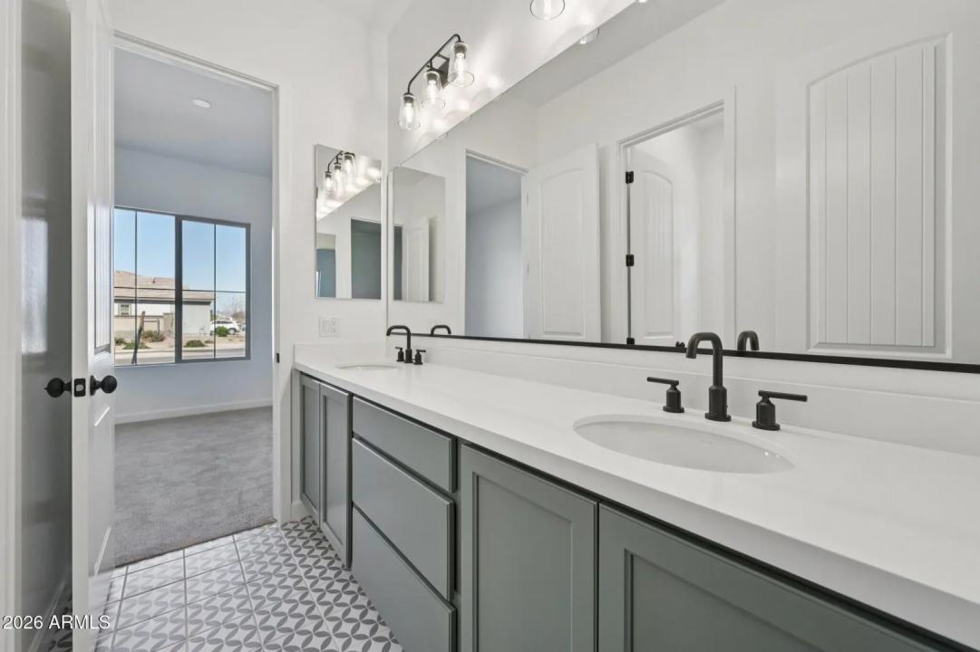 Real Estate Picture 26