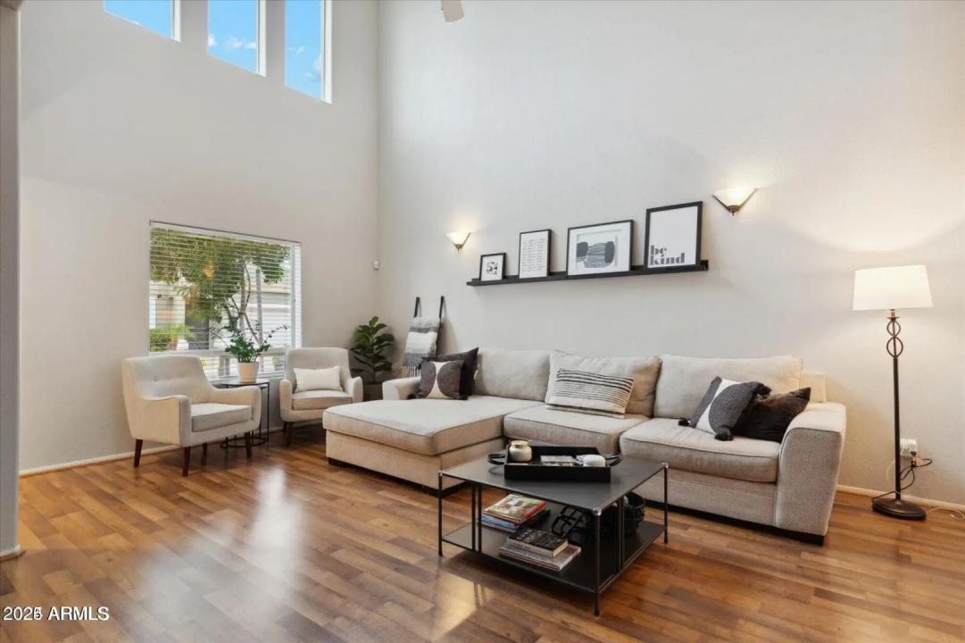 Real Estate Picture 3