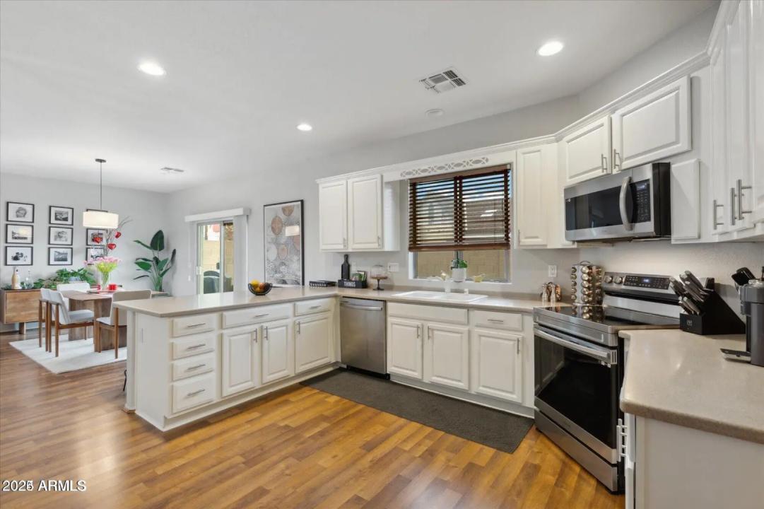 Real Estate Picture 8