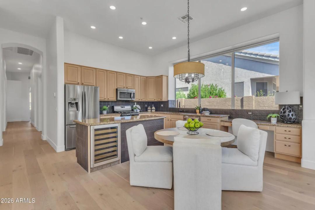 Real Estate Picture 11