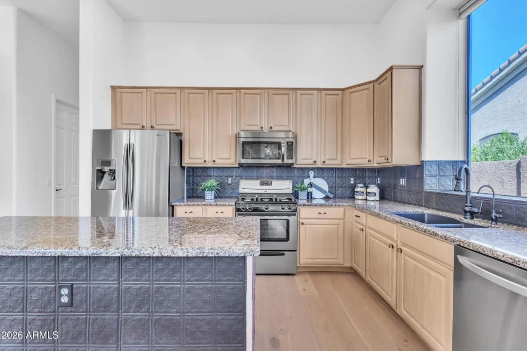 Real Estate Picture 12