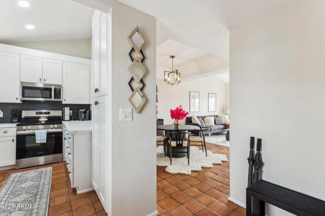 Real Estate Picture 8