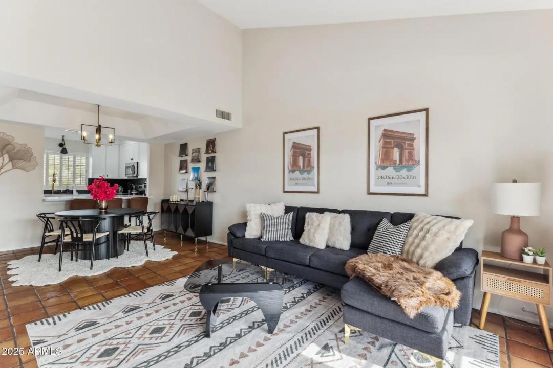 Real Estate Picture 14