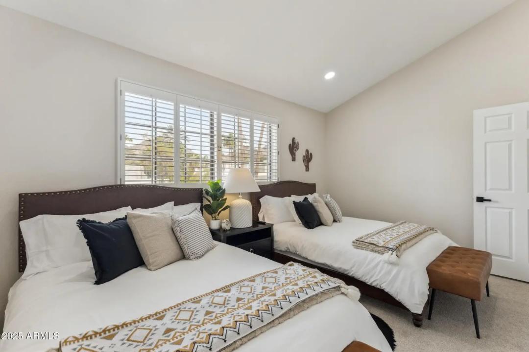 Real Estate Picture 16