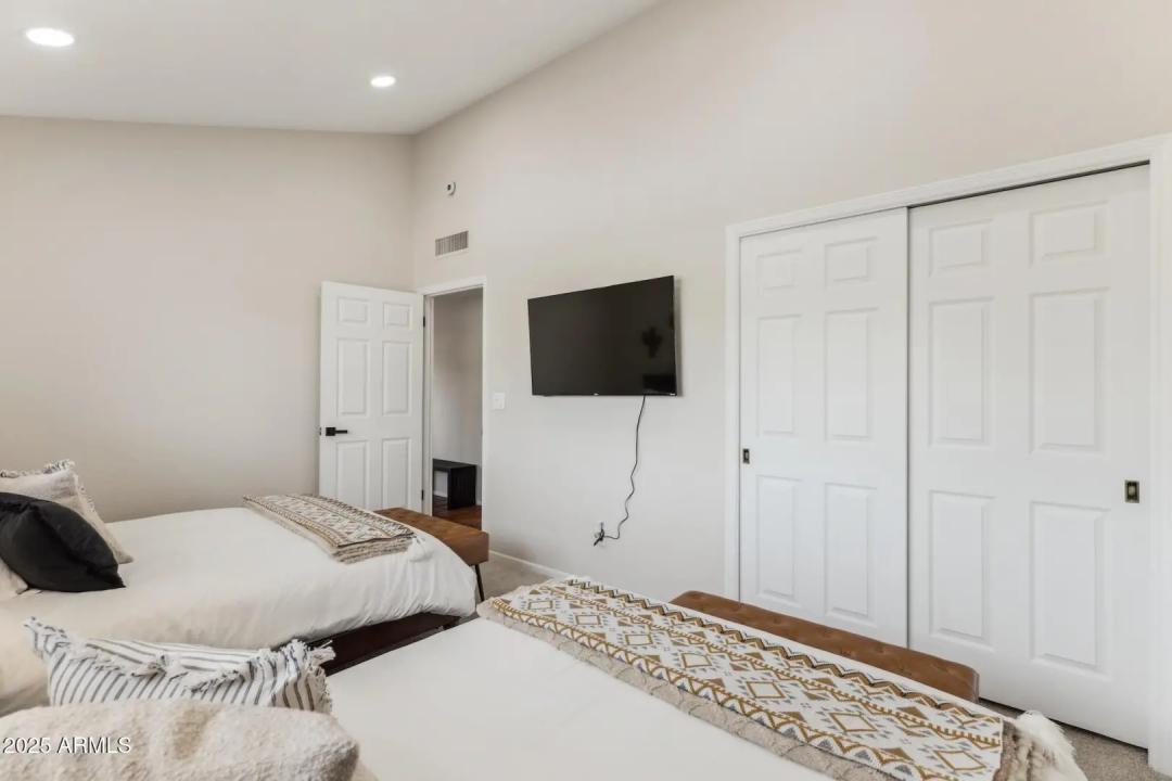 Real Estate Picture 18