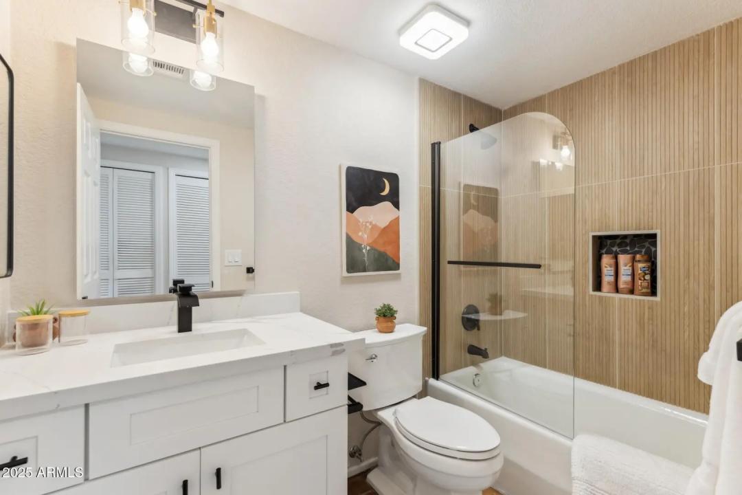 Real Estate Picture 19