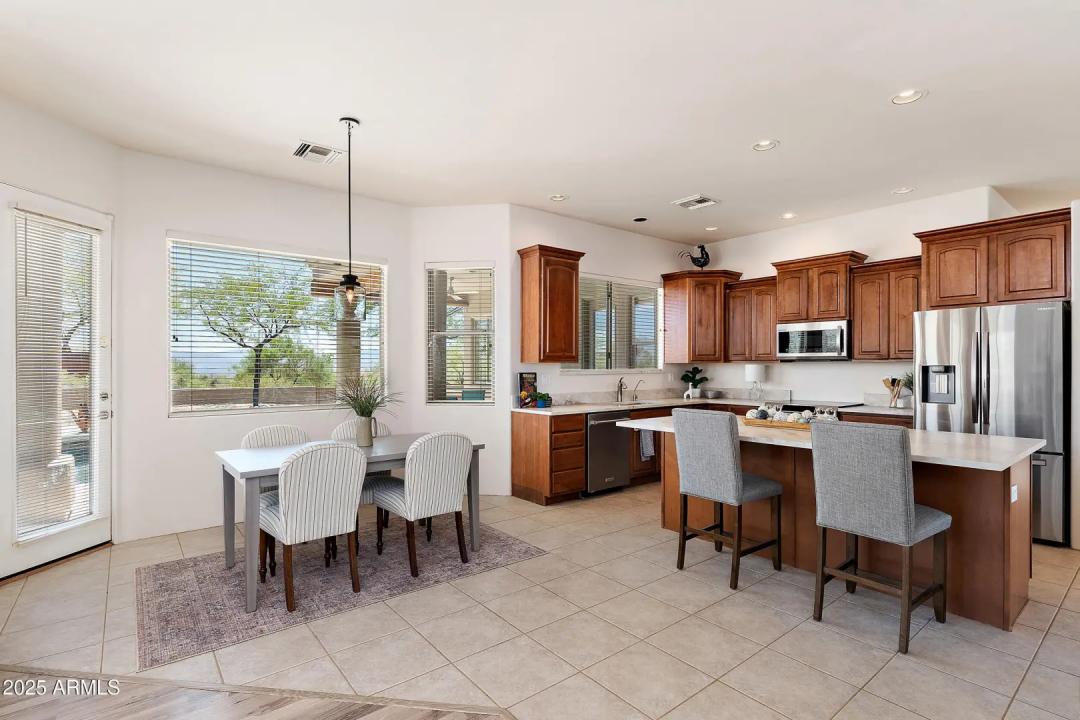 Real Estate Picture 5